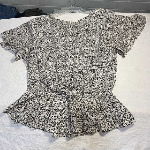 Flowy Lightweight Blouse Polka Dots Micro Animal Print Fitted V Neck Shortsleeve - Picture 9 of 9